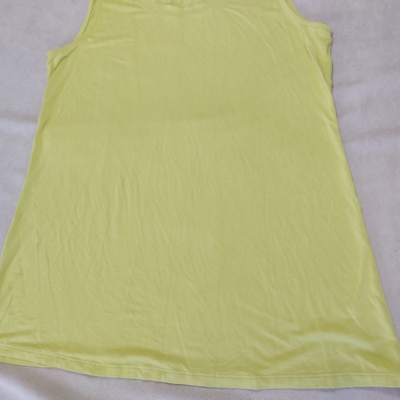 True Essence bamboo sleeveless tank top, medium - Picture 2 of 4
